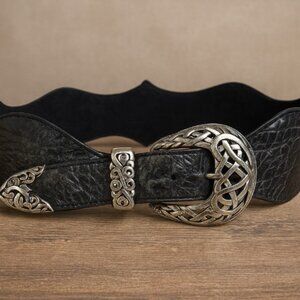 Leather Rock Belt Textured soft Leather Large Buckle Boho Wide EUC Size S 32